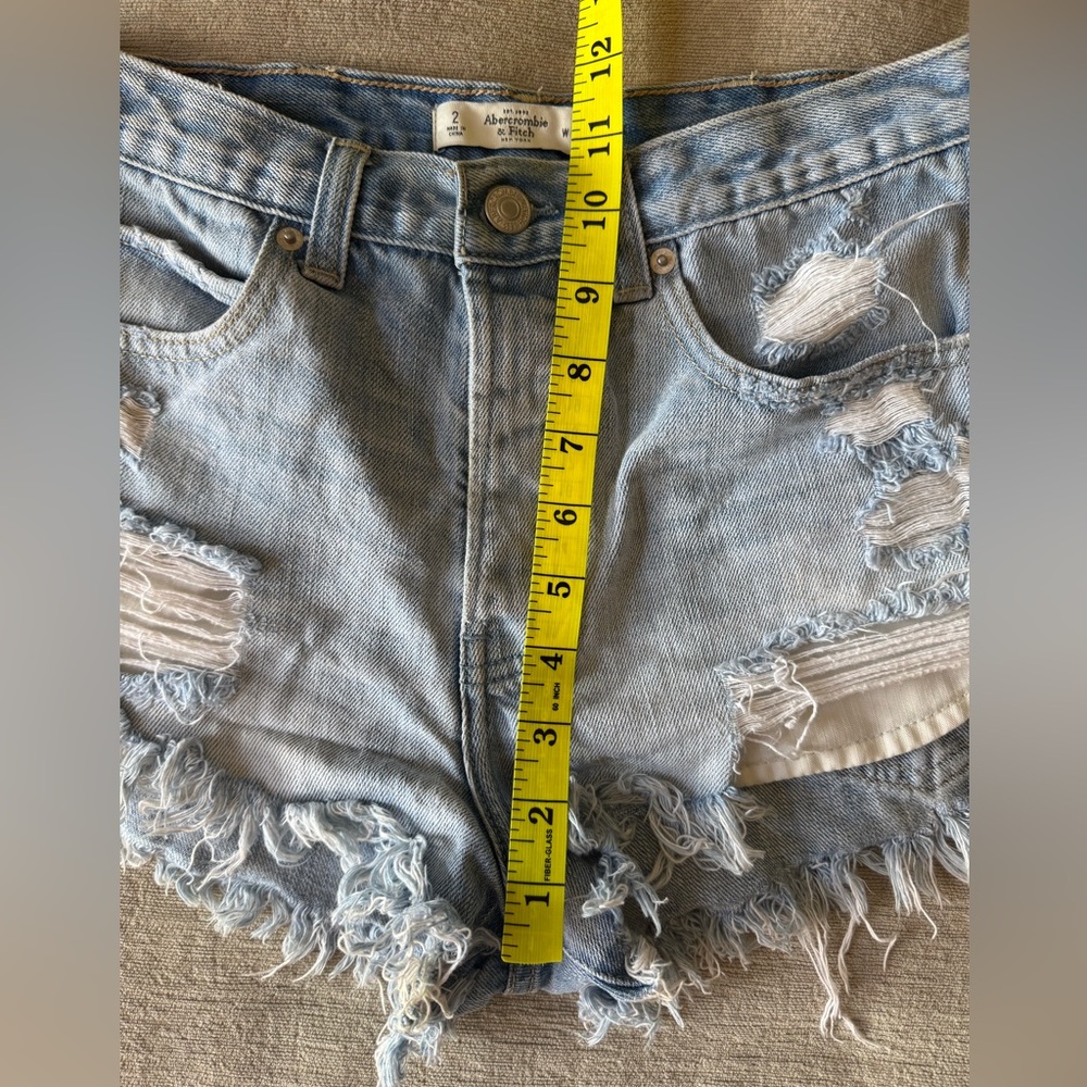 Abercrombie & Fitch High Rise Distressed Denim Shorts 26 Light Wash Cutoff - Picture 9 of 9